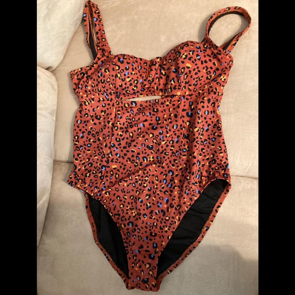 BEACH BETTY BY MIRACLE BRANDS